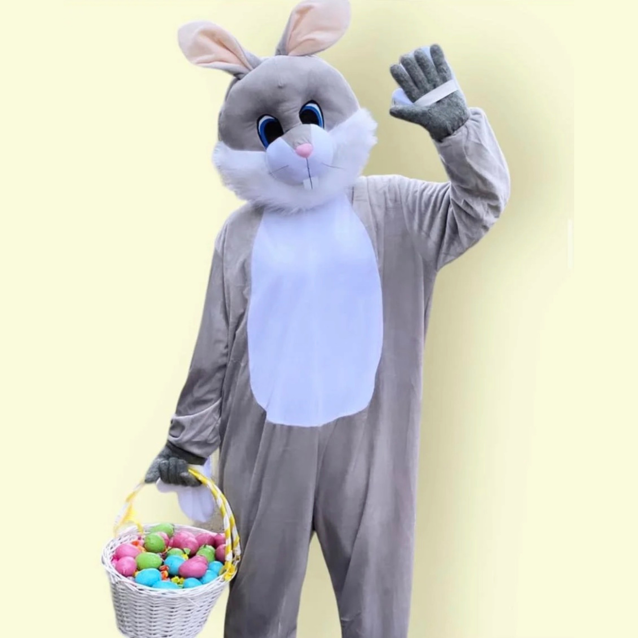 Påskeharen deler ut